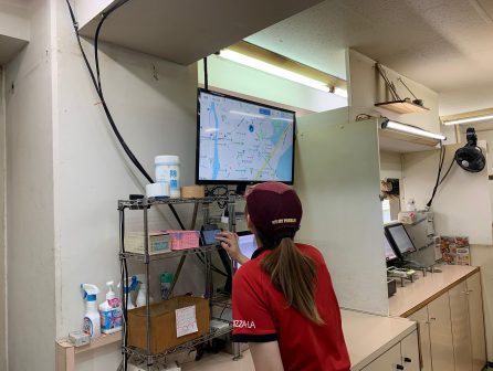 店内モニターで確認